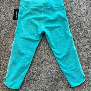 NWT Peloton Drive and Recover High Rise Dolphin Capri